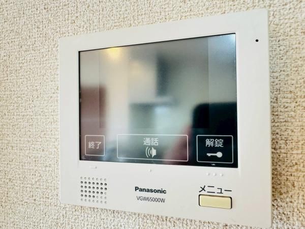 �y�Z�L�����e�B�z�@