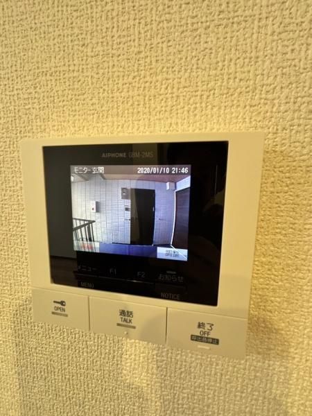 �y�Z�L�����e�B�z�@