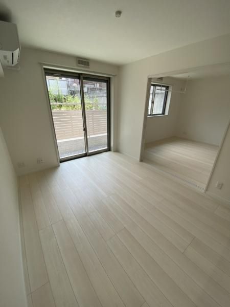 �y�����E���r���O�z�@