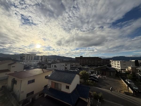 �y���]�z�@