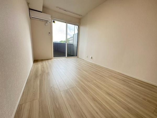 �y�����E���r���O�z�@