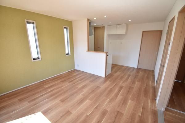 �y�����E���r���O�z�@���{�H��Е���