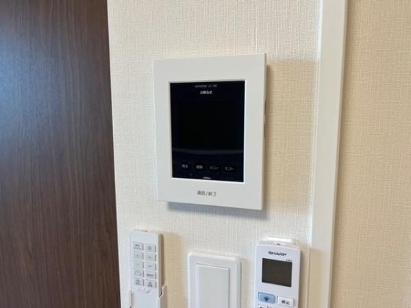 �y�Z�L�����e�B�z�@